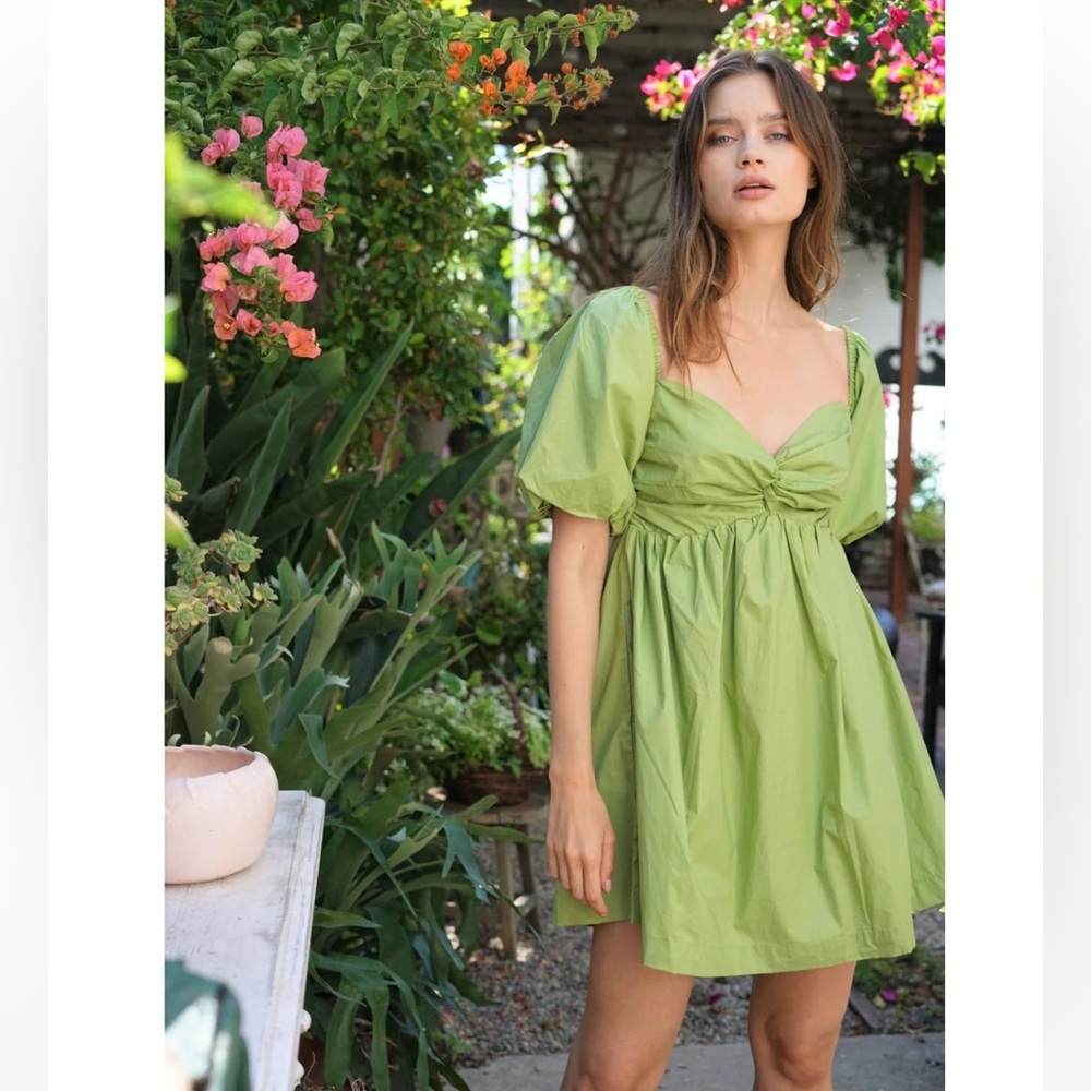 En Saison Poplin Babydoll Dress in Pistachio Size Small